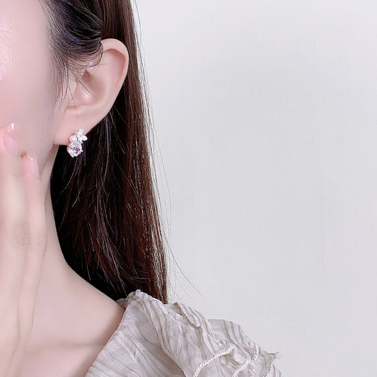 S925 silver flower stud earrings with a sparkling zirconia center and a dangling lustrous white pearl