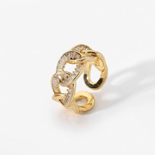 Interlocked Chain Sparkle Ring – Bold Linked Glow