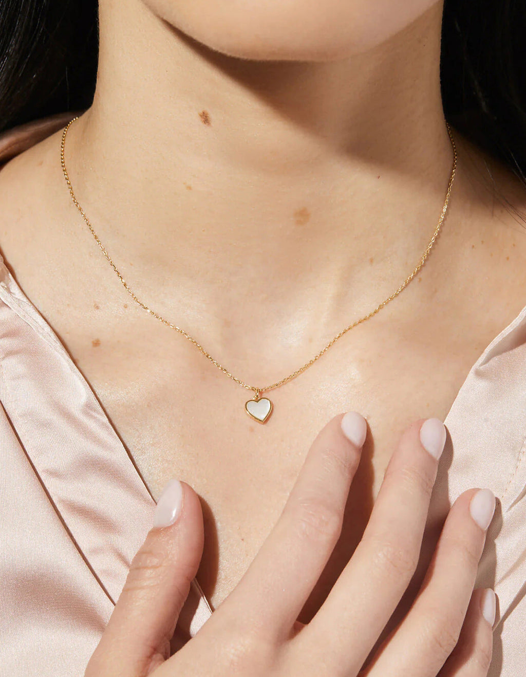 18k gold plated waterproof stainless steel jewelry white mother of pearl heart pendant cable chain necklace.