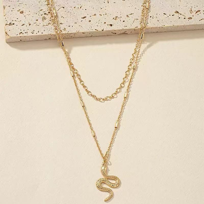 Double-layer snake pattern necklace
