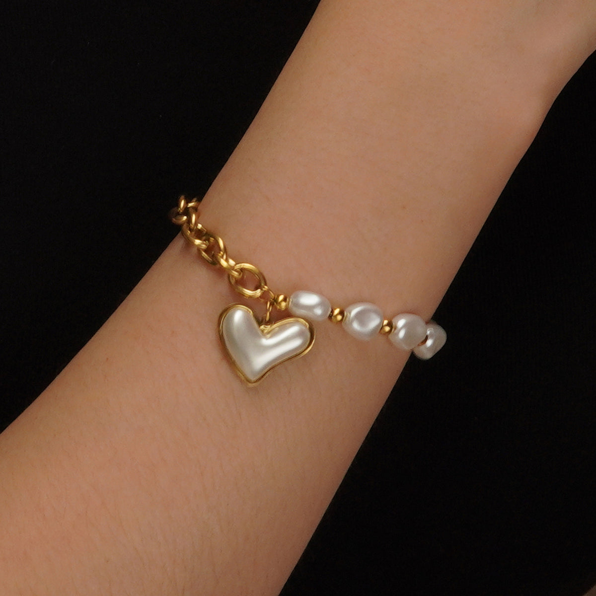 Baroque pearl bead chain and heart pearl pendant stainless steel jewelry bracelet in waterproof 18k gold plated finish.