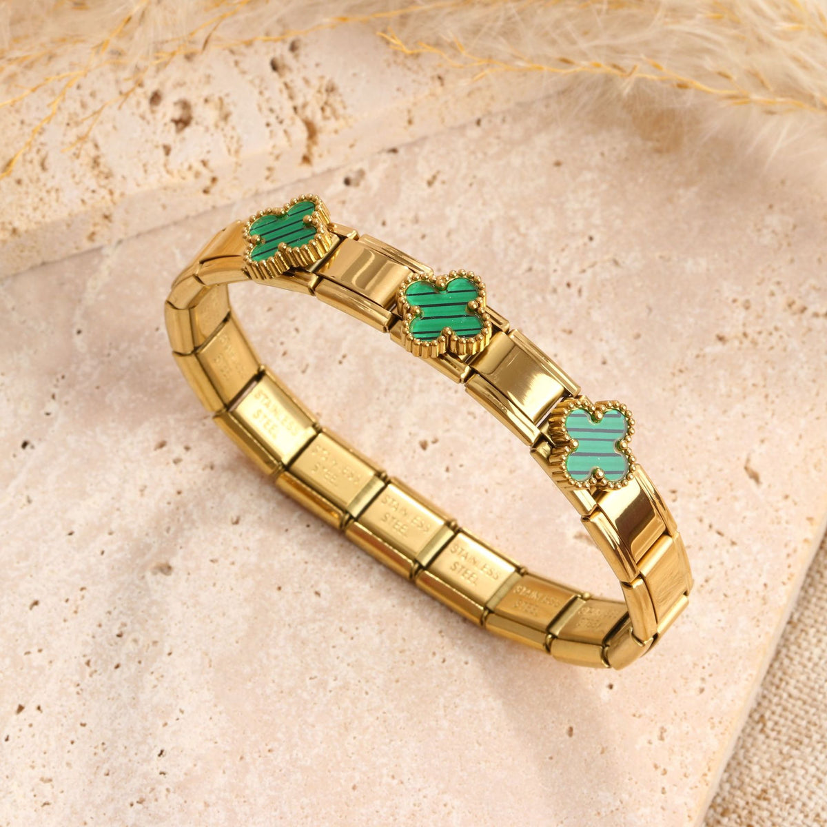 Four-leaf clover inlay stretch expansion link bracelet in waterproof 18k gold plated stainless steel jewelry.