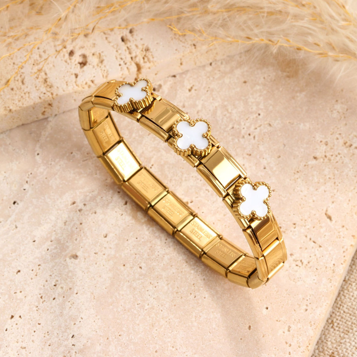 Four-leaf clover inlay stretch expansion link bracelet in waterproof 18k gold plated stainless steel jewelry.