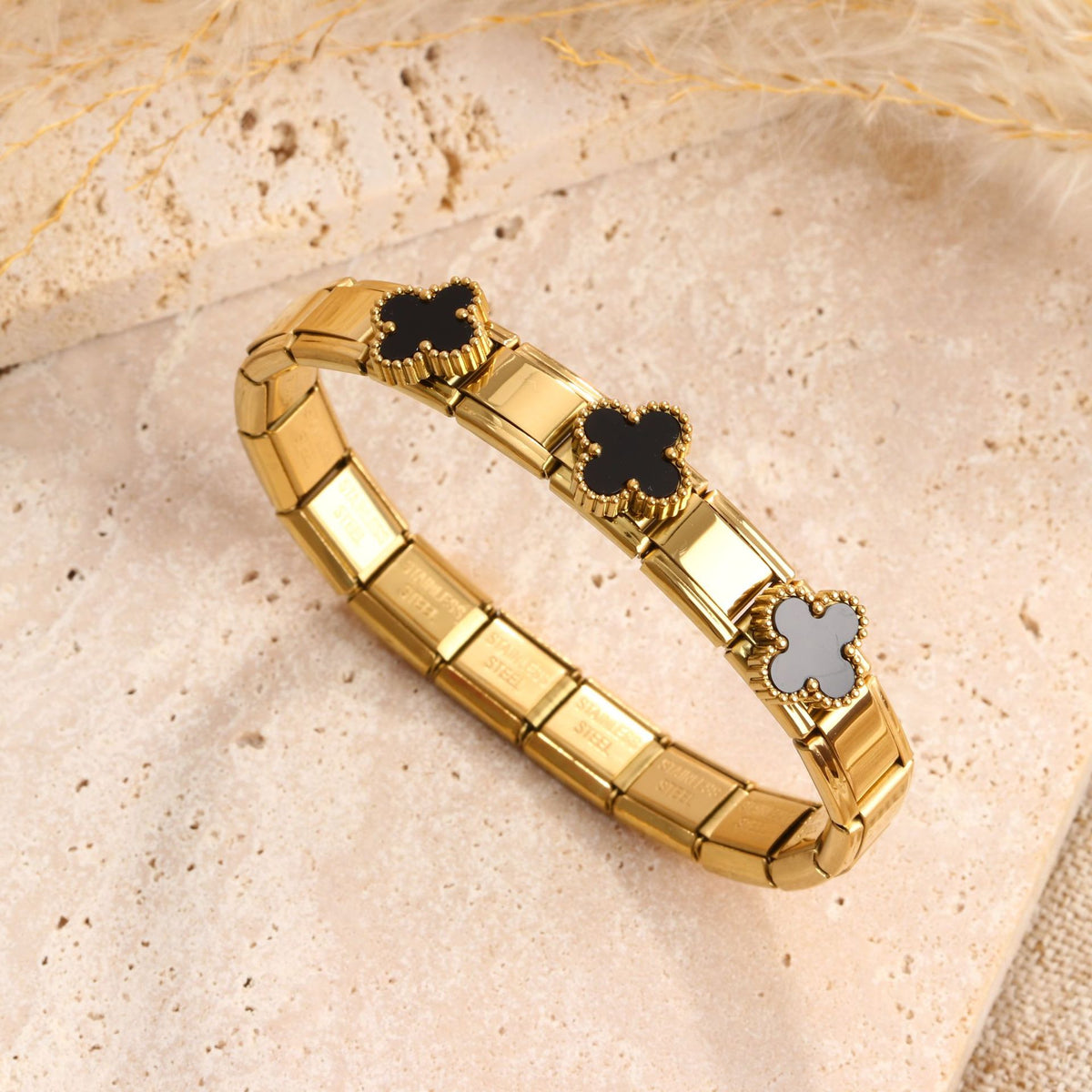 Four-leaf clover inlay stretch expansion link bracelet in waterproof 18k gold plated stainless steel jewelry.