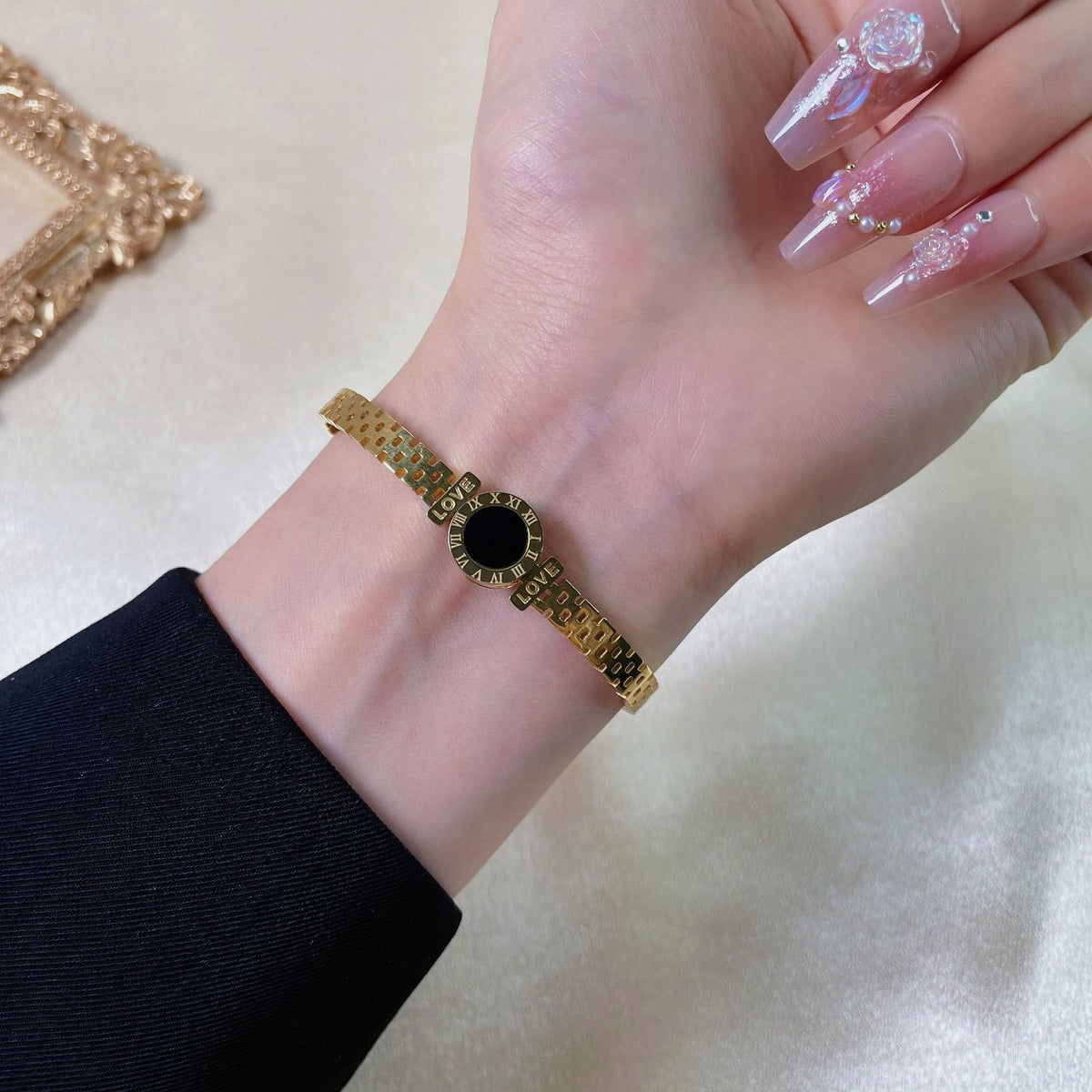 Round disc shell inlay and watch-band link mesh style stainless steel jewelry bangle in waterproof 18k gold plated finish.