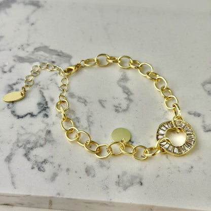 Elegant Gold Chain Bracelet Featuring a Sparkling Zircon Circle Charm and Adjustable Link