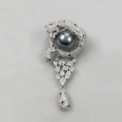 Luxurious gold leopard brooch with sparkling white zirconia and a large central pearl in a wild animal design