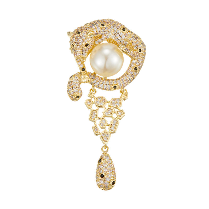 Luxurious gold leopard brooch with sparkling white zirconia and a large central pearl in a wild animal design