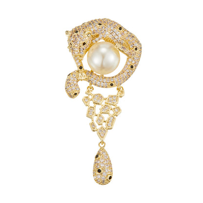 Luxurious gold leopard brooch with sparkling white zirconia and a large central pearl in a wild animal design