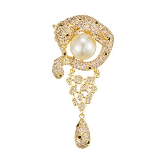 Luxurious gold leopard brooch with sparkling white zirconia and a large central pearl in a wild animal design