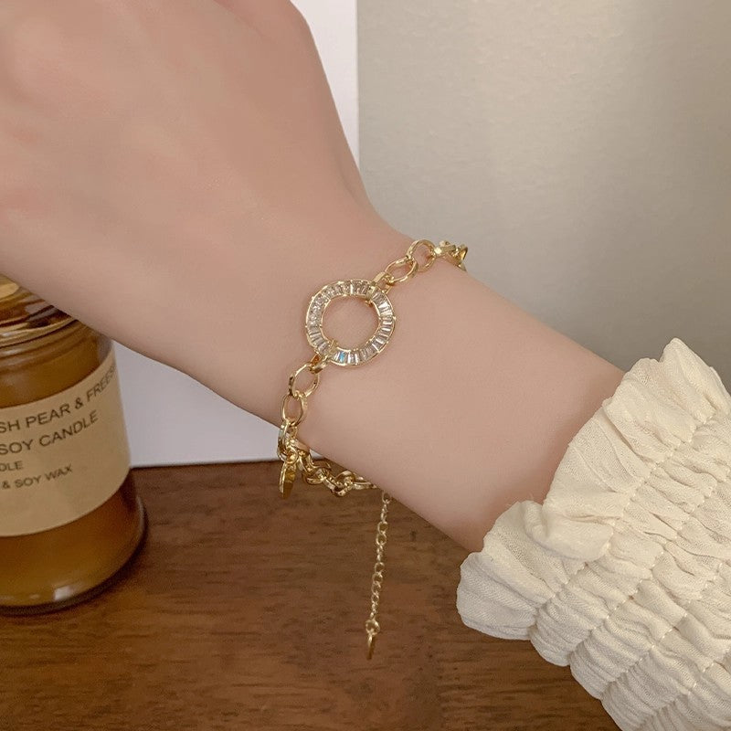 Elegant Gold Chain Bracelet Featuring a Sparkling Zircon Circle Charm and Adjustable Link