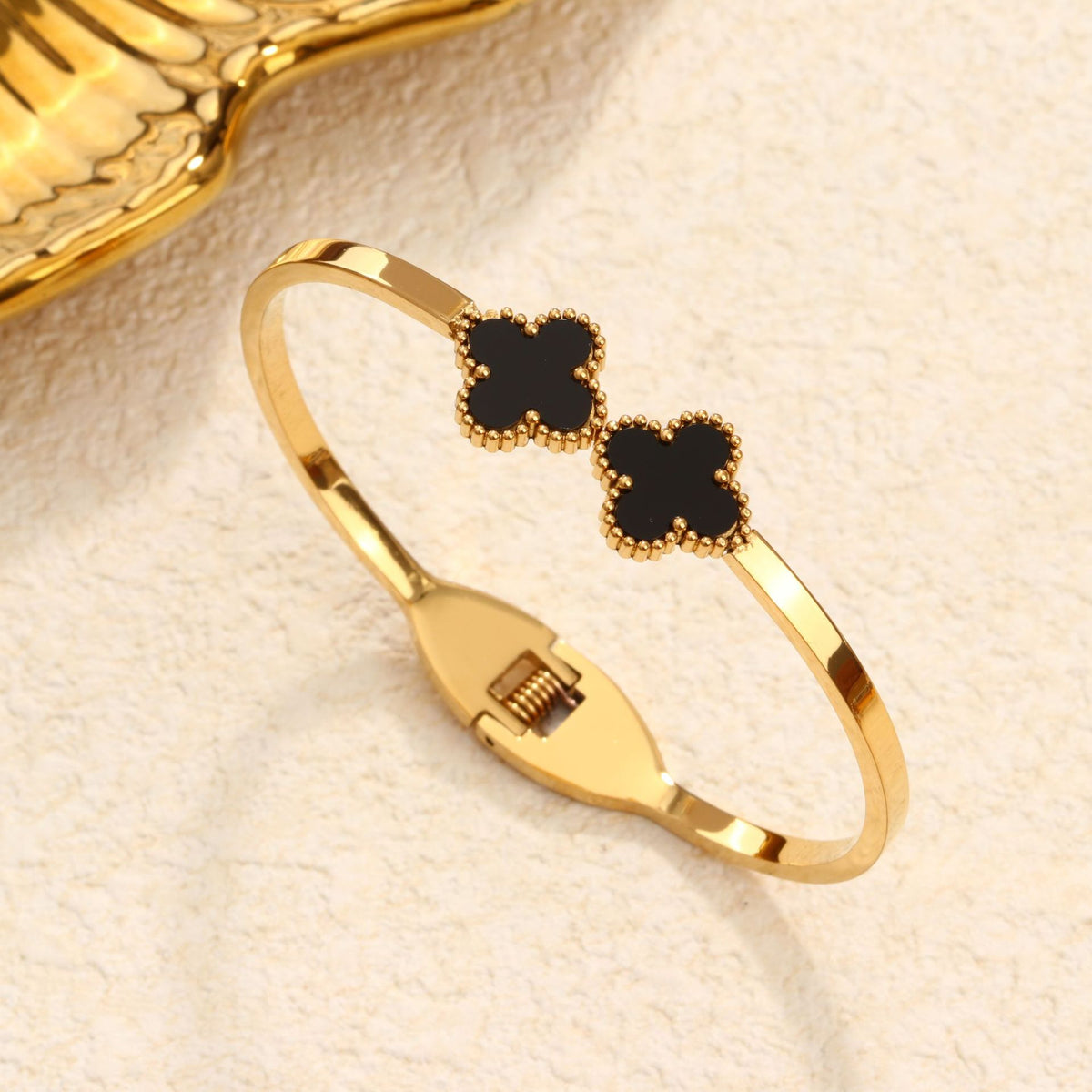 Double four-leaf clover inlay hinged cuff bangle in waterproof 18k gold plated titanium steel jewelry.