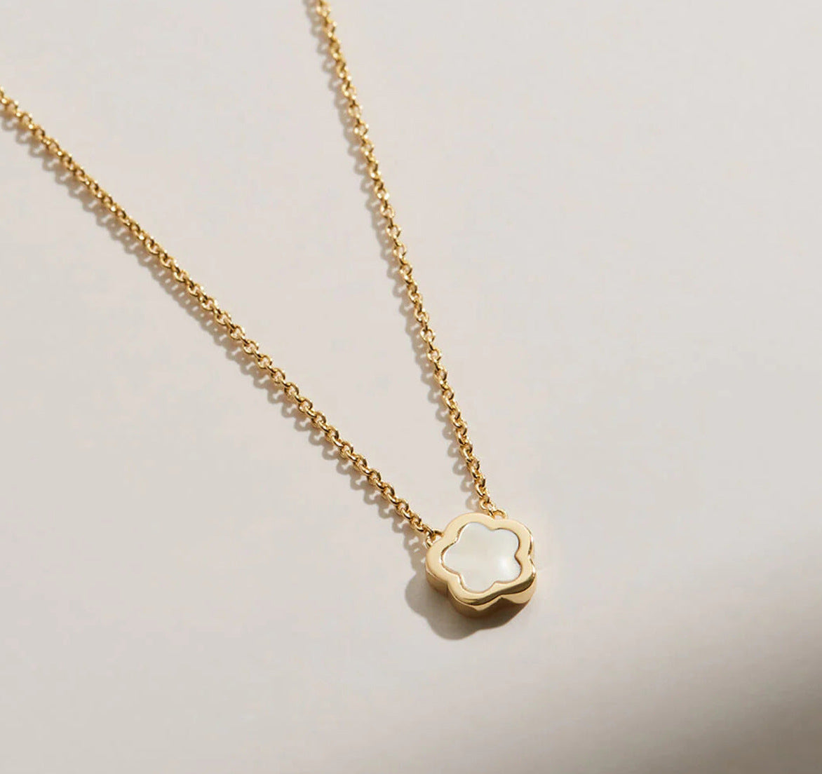 White mother of pearl flower pendant cable chain necklace in 18k gold plated jewelry