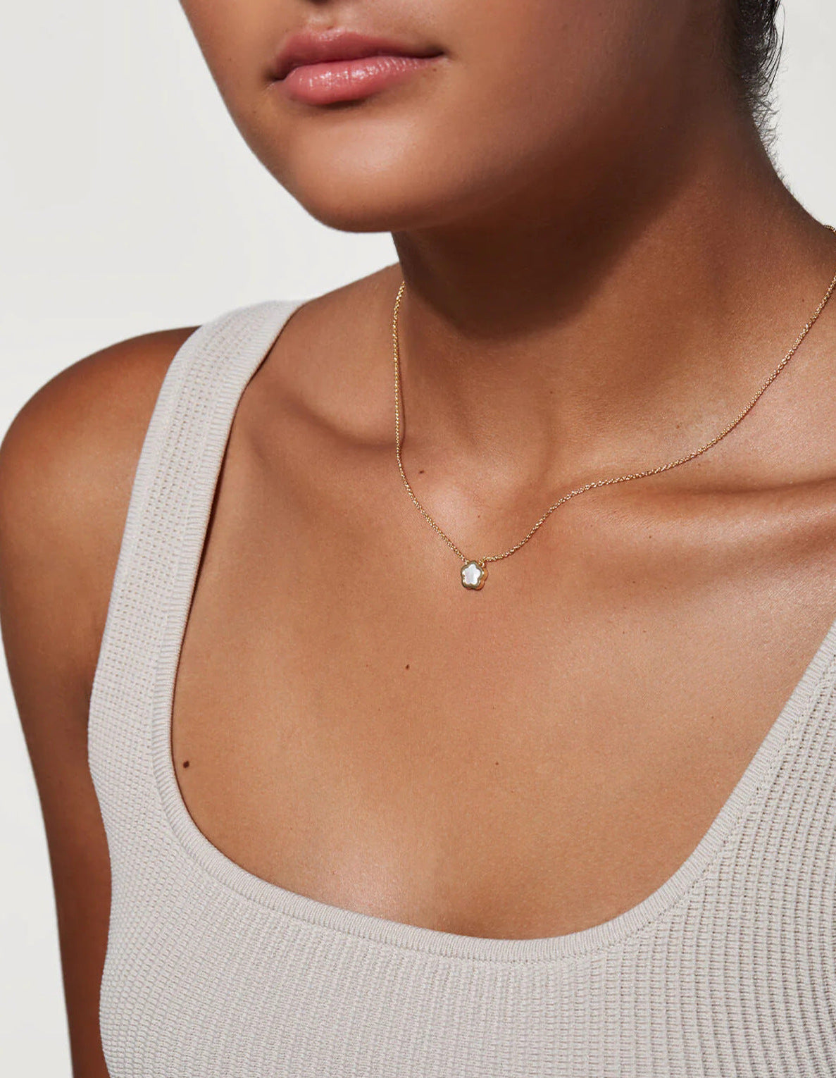 White mother of pearl flower pendant cable chain necklace in 18k gold plated jewelry