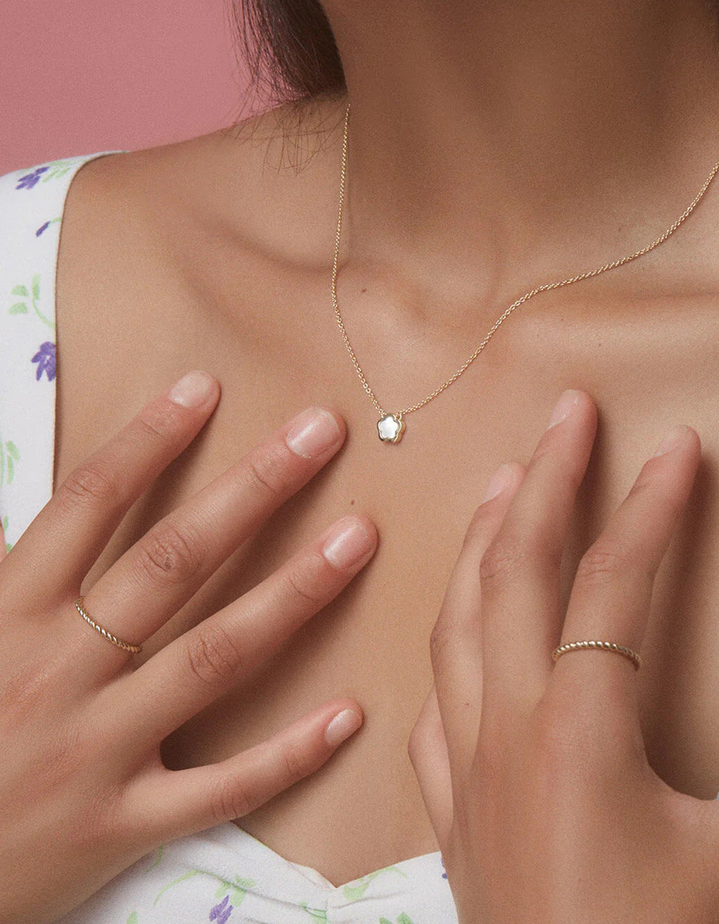 White mother of pearl flower pendant cable chain necklace in 18k gold plated jewelry