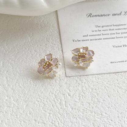 Pink floral stud earrings in S925 silver with a sparkling zirconia center and a dangling white pearl charm