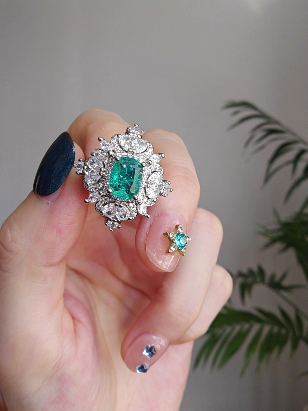 Vintage Silver Open Ring featuring a Round Peacock Green Crackle Stone encircled by a Shimmering Zircon Halo